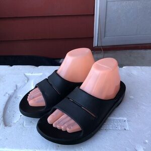 Oofos Unisex’s Black Slide Lightweight Sandals Size 38/ M5/W7
